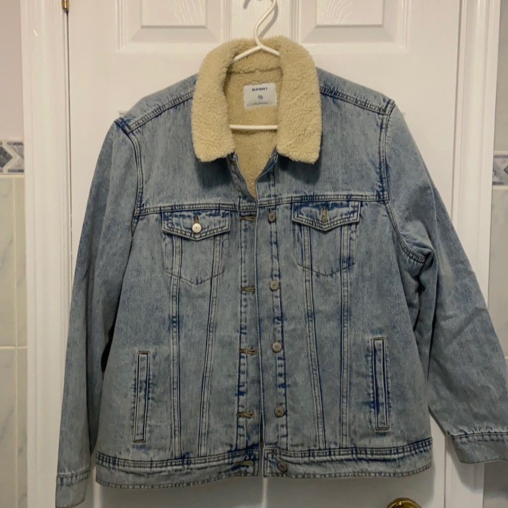 BRAND NEW Old navy jean jacket with Sherpa lining!